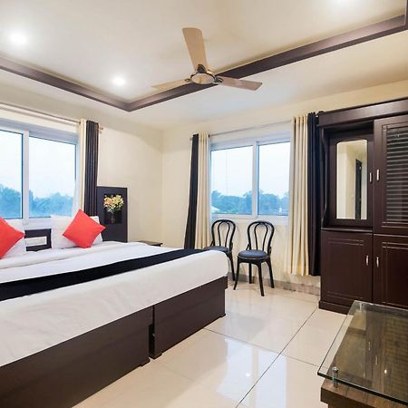 Capital O Alfa Hotel Vijayawada Ngoại thất bức ảnh
