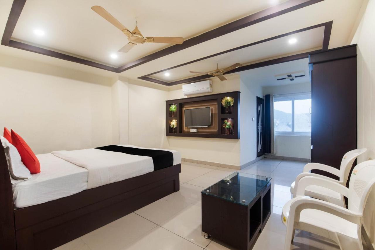 Capital O Alfa Hotel Vijayawada Ngoại thất bức ảnh