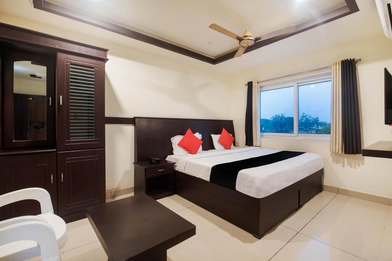 Capital O Alfa Hotel Vijayawada Ngoại thất bức ảnh