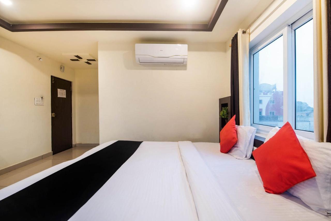 Capital O Alfa Hotel Vijayawada Ngoại thất bức ảnh