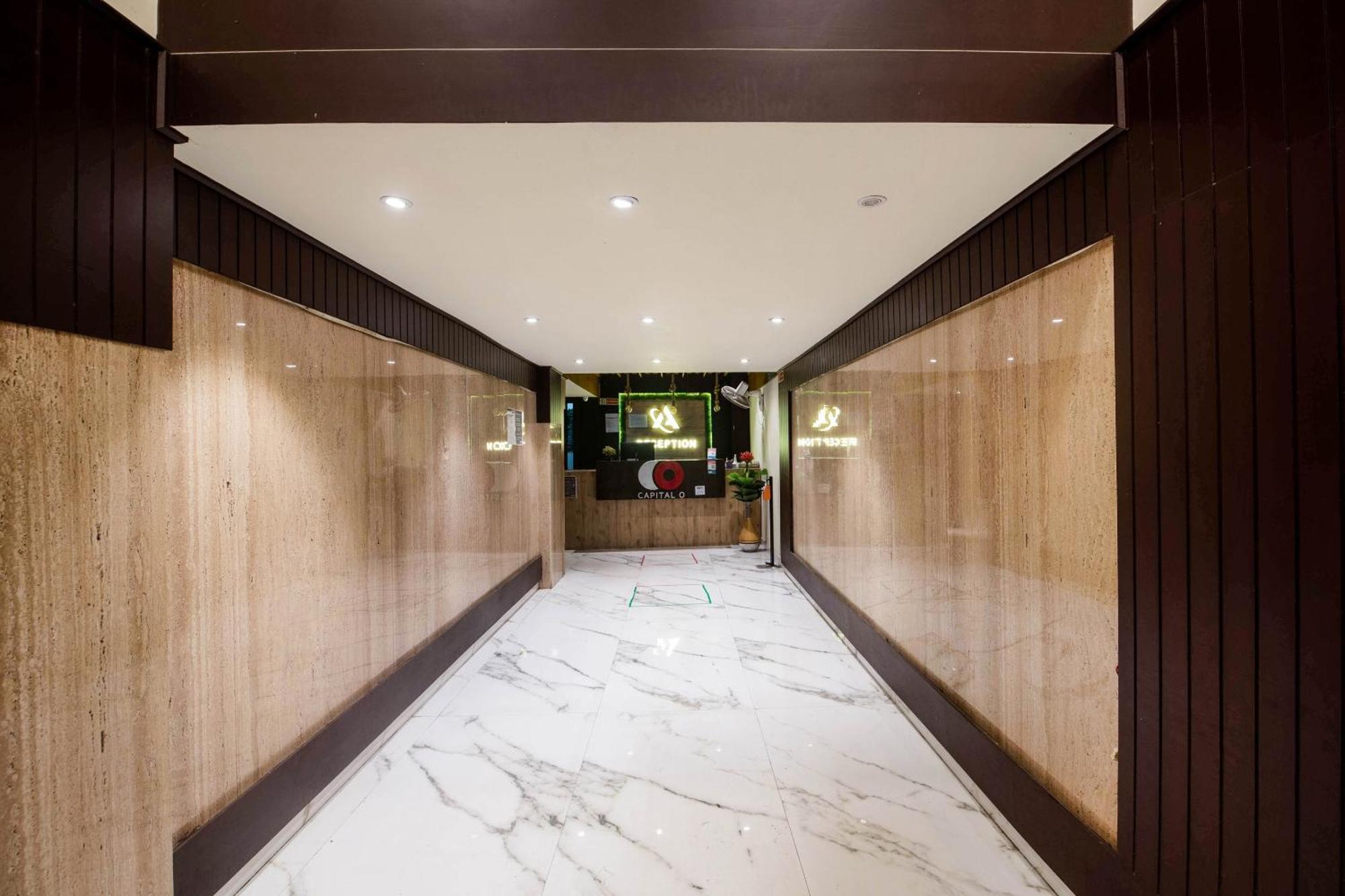Capital O Alfa Hotel Vijayawada Ngoại thất bức ảnh