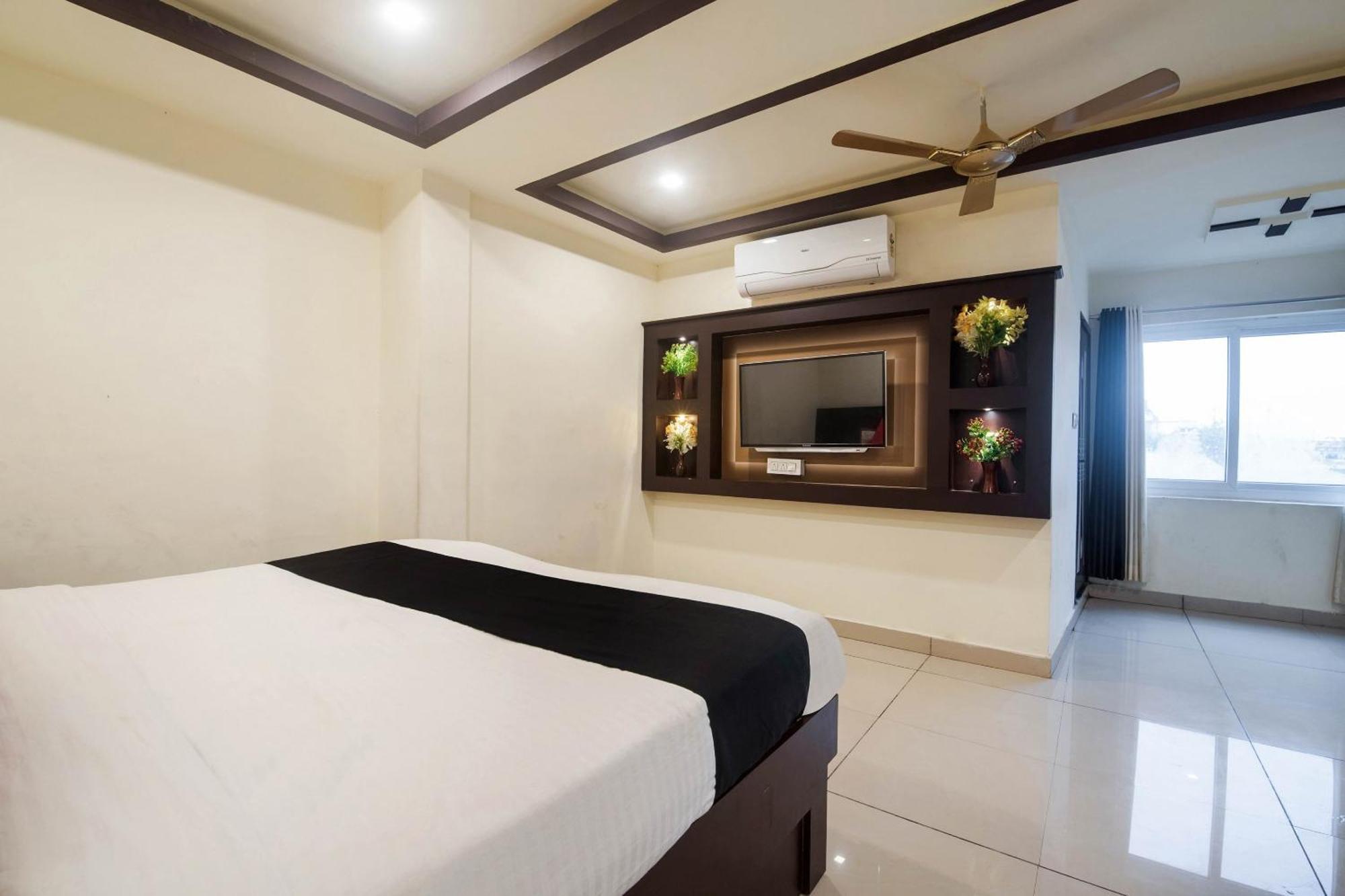 Capital O Alfa Hotel Vijayawada Ngoại thất bức ảnh