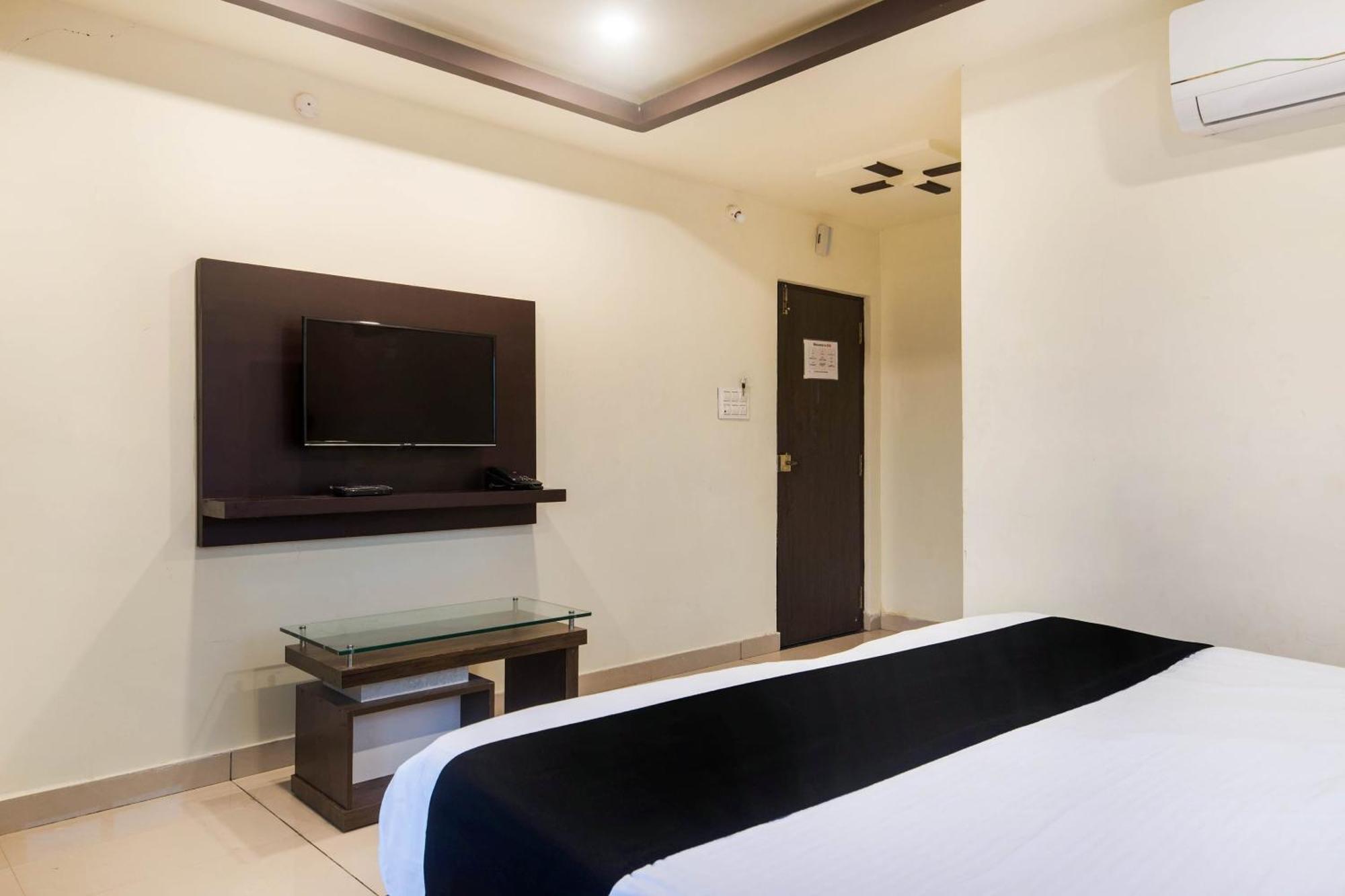 Capital O Alfa Hotel Vijayawada Ngoại thất bức ảnh