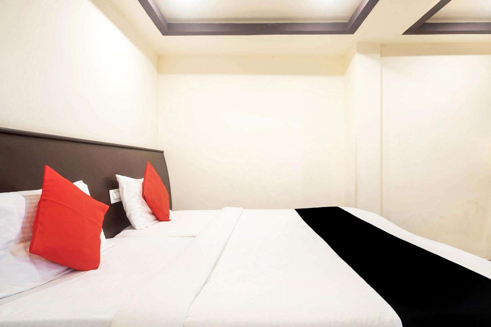 Capital O Alfa Hotel Vijayawada Ngoại thất bức ảnh