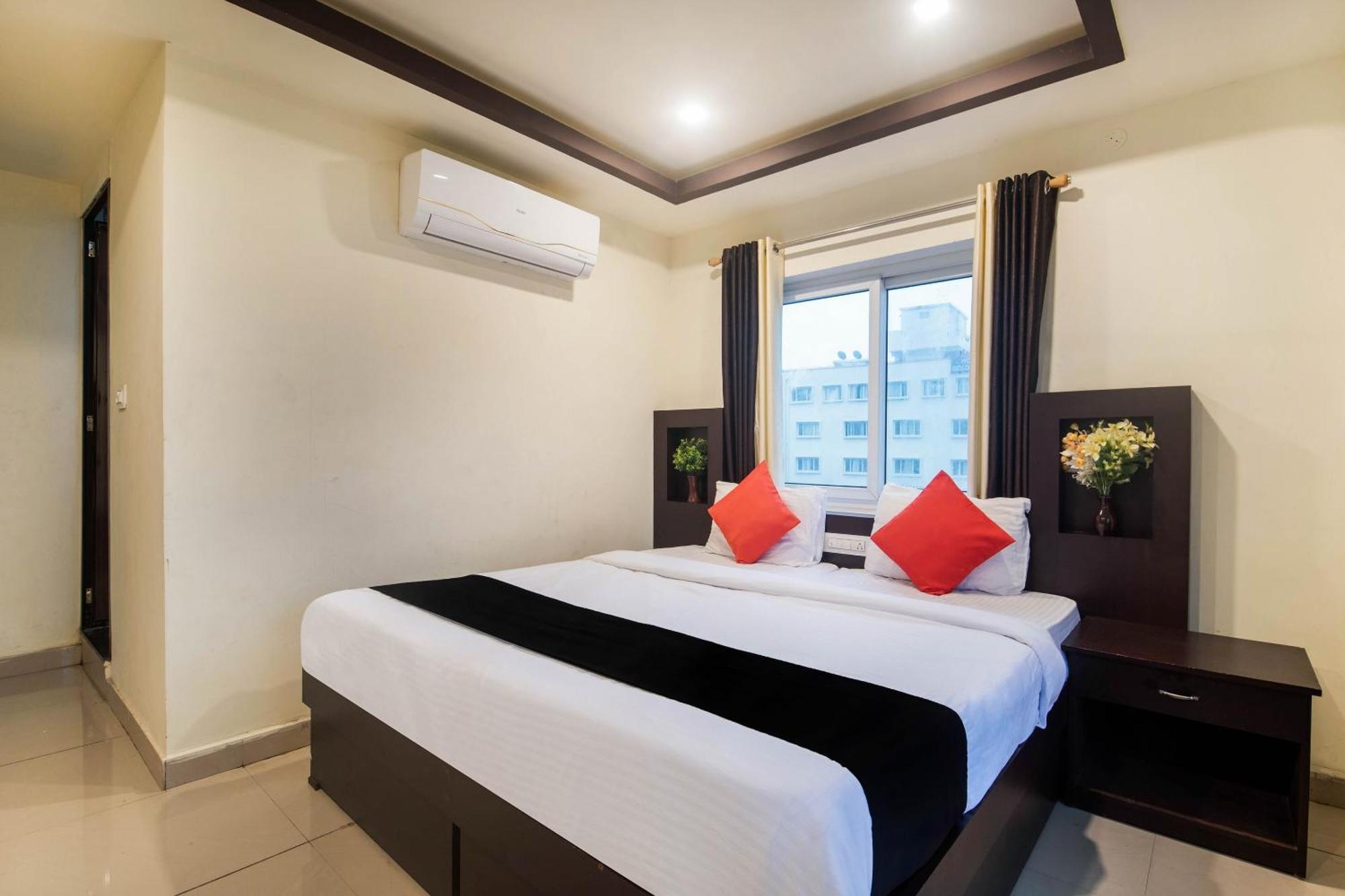 Capital O Alfa Hotel Vijayawada Ngoại thất bức ảnh